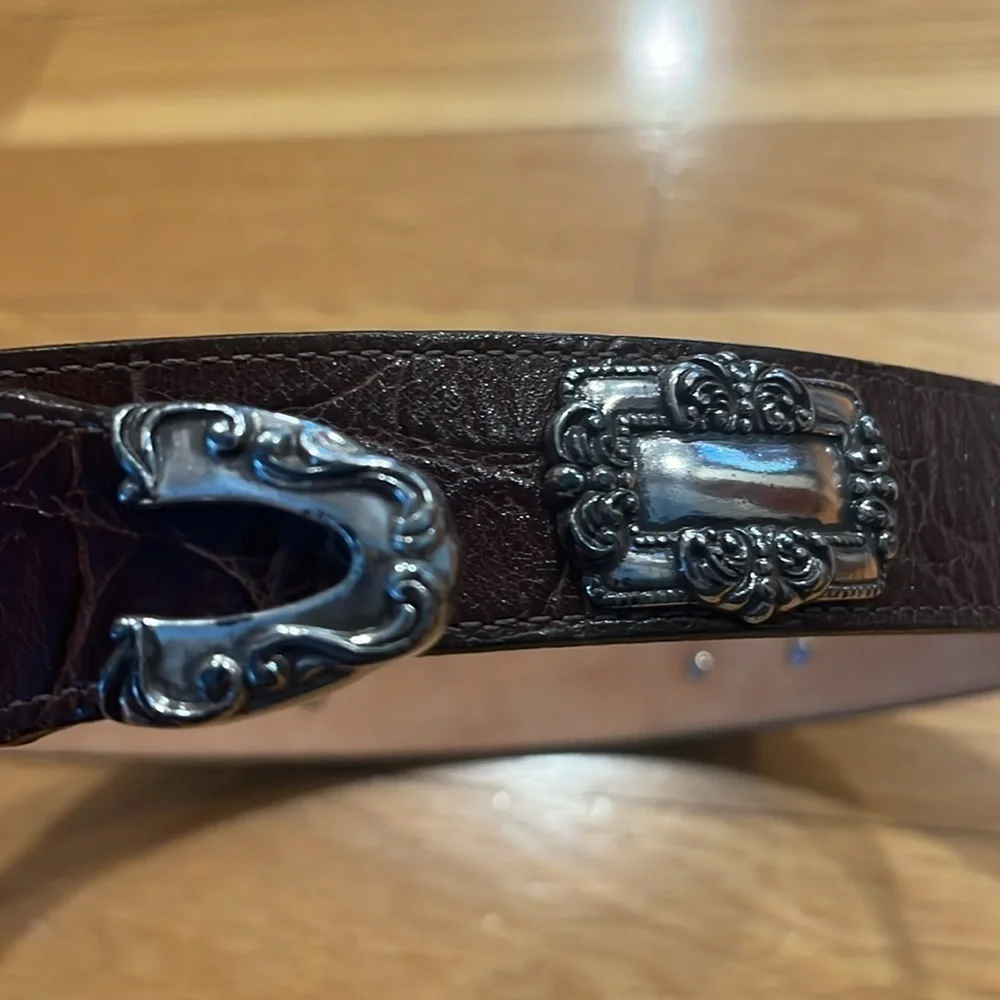 Brighton 1993 dark brown textured silver medallion accents belt size medium.